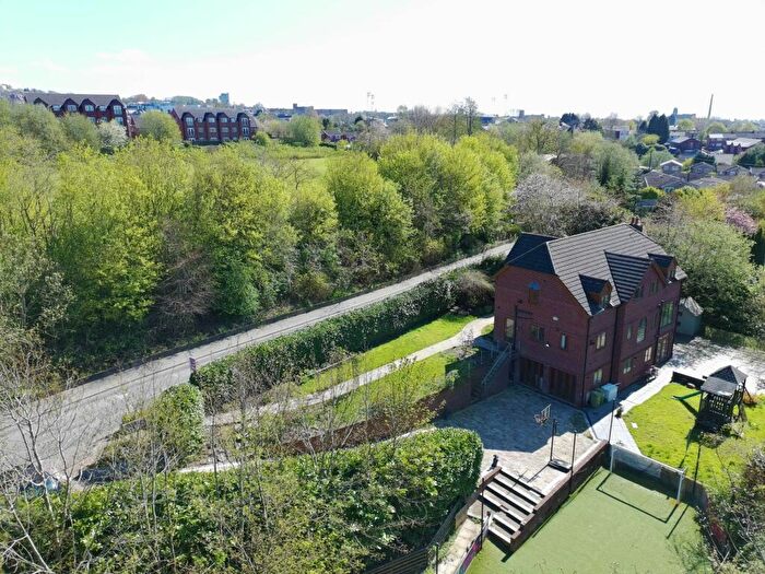 5 Bedroom Detached House For Sale In Elly Clough, Royton, OL2