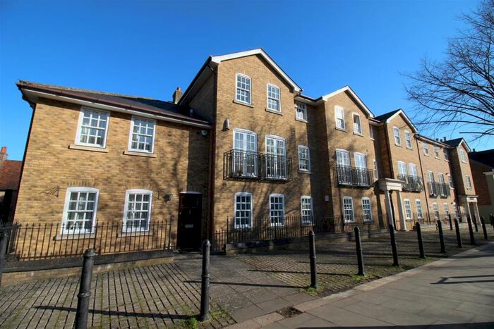 2 Bedroom Apartment To Rent In Pilkington Manor High Street Berkhamsted, HP4