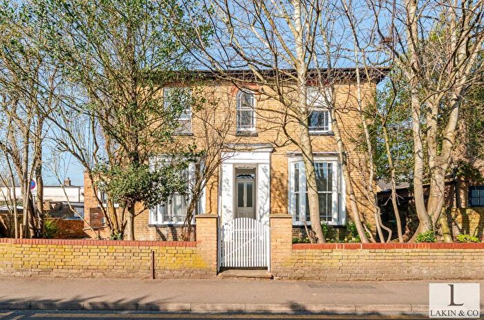 1 Bedroom Flat To Rent In Cleveland Lodge, Cleveland Road, Uxbridge, UB8