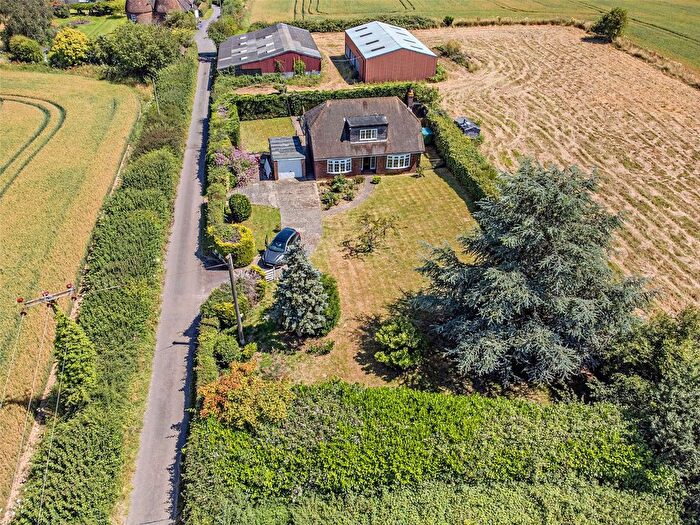 3 Bedroom Bungalow For Sale In Postern Lane, Tonbridge, Kent, TN11