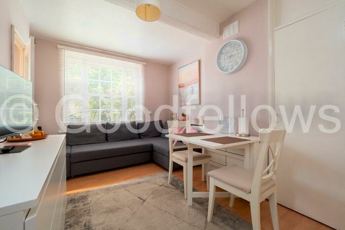 1 Bedroom Maisonette To Rent In Canterbury Road, Morden, SM4
