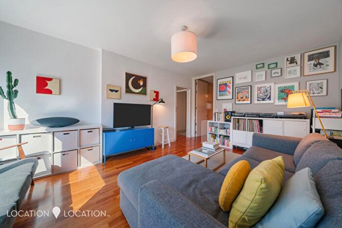 2 Bedroom Flat For Sale In Northwold Road, Raines Court, N16
