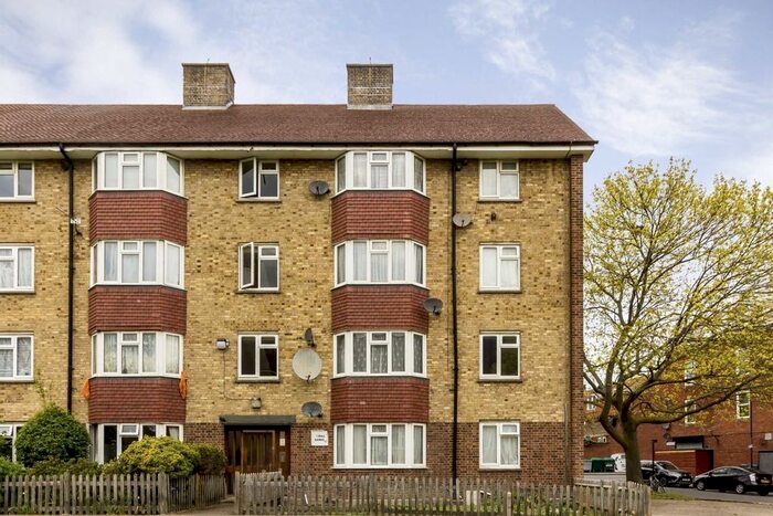 3 Bedroom Flat To Rent In St. Alphonsus Road, London, SW4