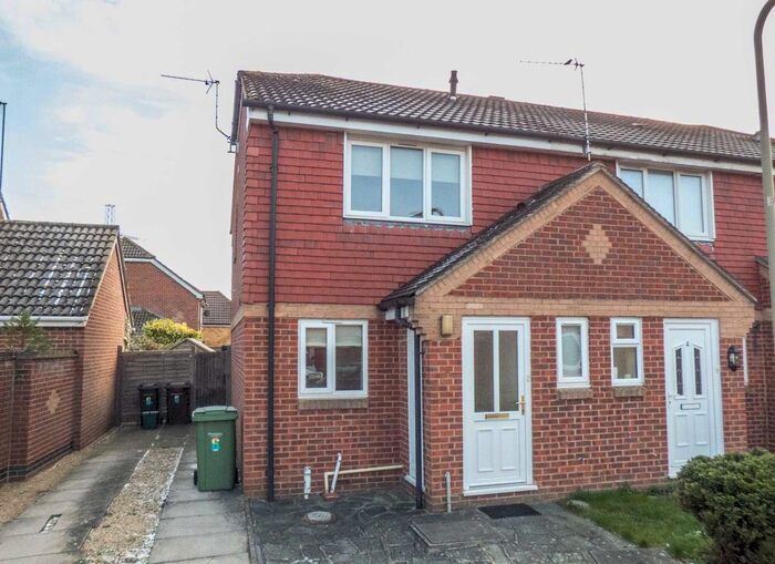 2 Bedroom Property To Rent In Waveney Close, Didcot, OX11