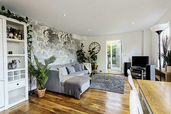 3 Bedroom Flat To Rent In Old Axe, Hackney Rd, London, E2