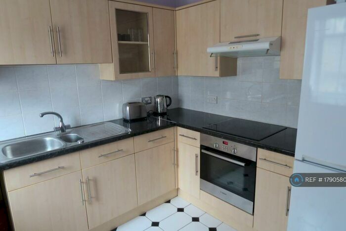 2 Bedroom Flat To Rent In Bon Accord Terrace, Aberdeen, AB11