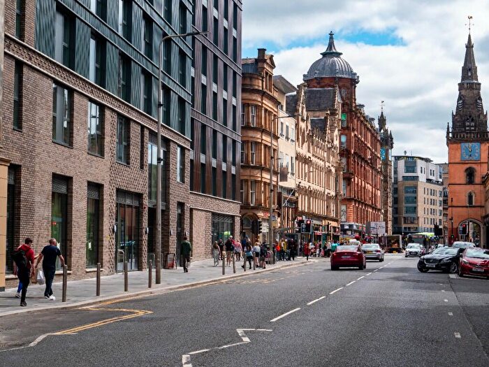 Apartment To Rent In Candleriggs, Trongate, Glasgow, G1