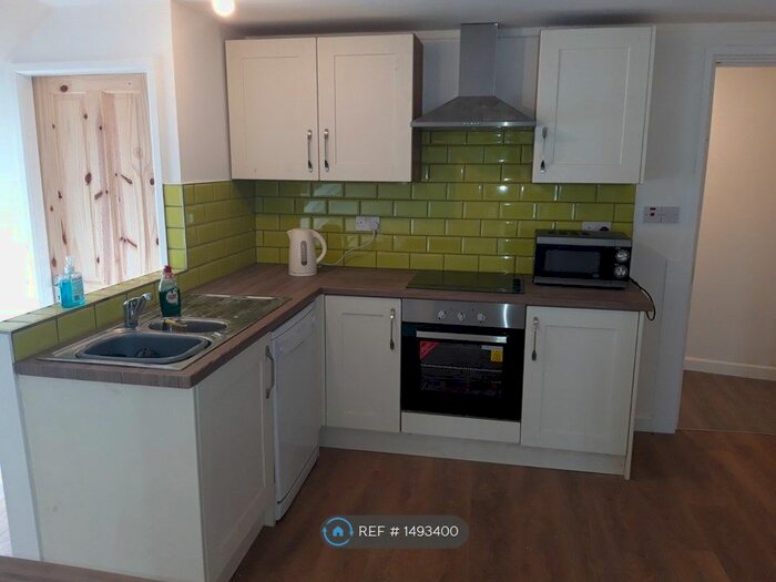 2 Bedroom Flat To Rent In Tor Road, Newquay, TR7