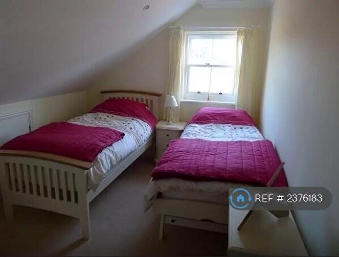 2 Bedroom Flat To Rent In Church Road, Leatherhead, KT22