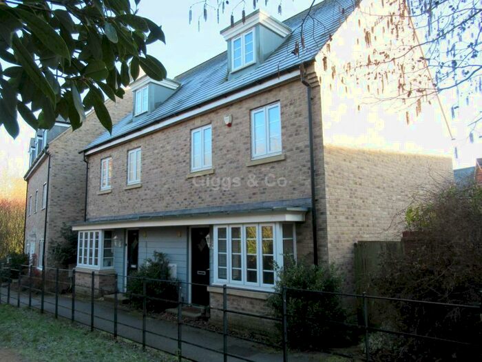 4 Bedroom Town House To Rent In Stonehill, St Neots, PE19