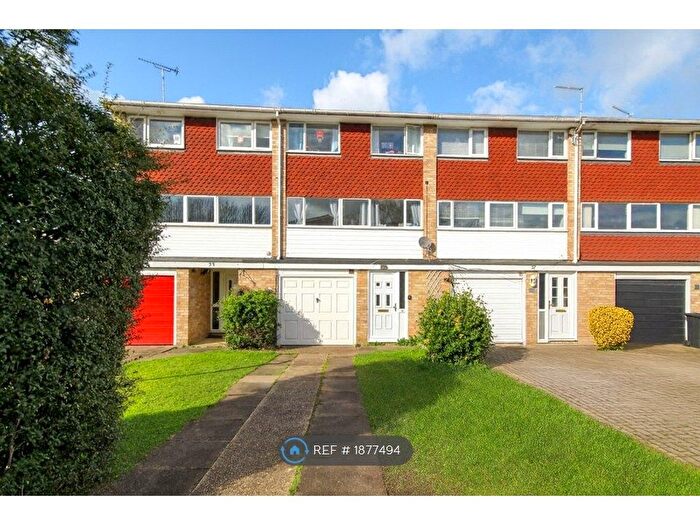 4 Bedroom Terraced House To Rent In Shefford Crescent, Wokingham, RG40