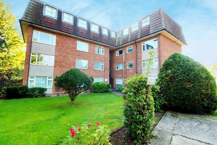 2 Bedroom Flat To Rent In Lambs Close, Cuffley, Potters Bar, EN6