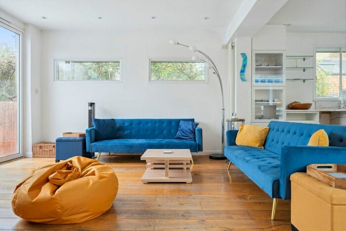 3 Bedroom Bungalow To Rent In Haliburton Road, Twickenham, TW1