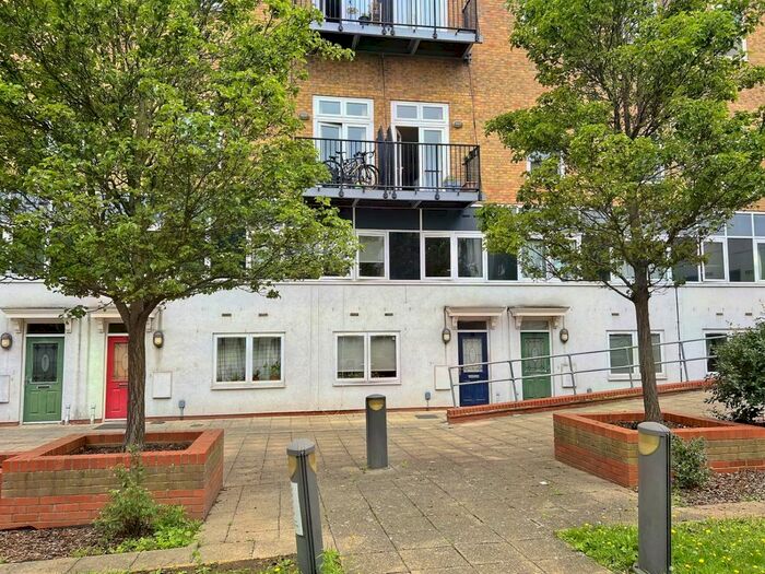 2 Bedroom Flat To Rent In Onyx Mews, Stratford, E15