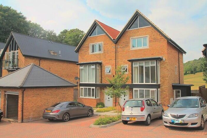 4 Bedroom House To Rent In Bedroom Semi Detached House In Warlingham, CR6