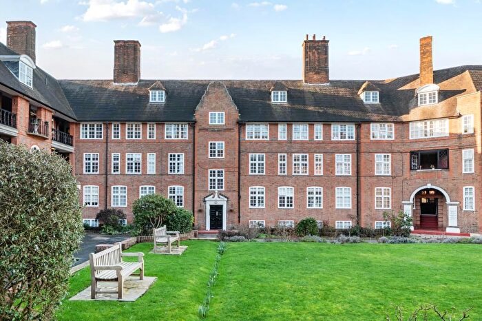 3 Bedroom Flat For Sale In Heathcroft, Hampstead Garden Suburb, NW11