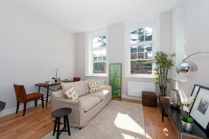 2 Bedroom Flat To Rent In Coombe Road, Kingston Upon Thames, KT2