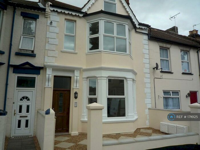 2 Bedroom Maisonette To Rent In Copenhagen Road, Gillingham, ME7