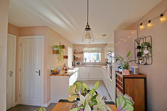 4 Bedroom Detached House For Sale In Baroness Way, Market Deeping, PE6