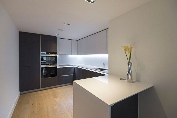 2 Bedroom Flat To Rent In Kew Bridge Road, Brentford, TW8