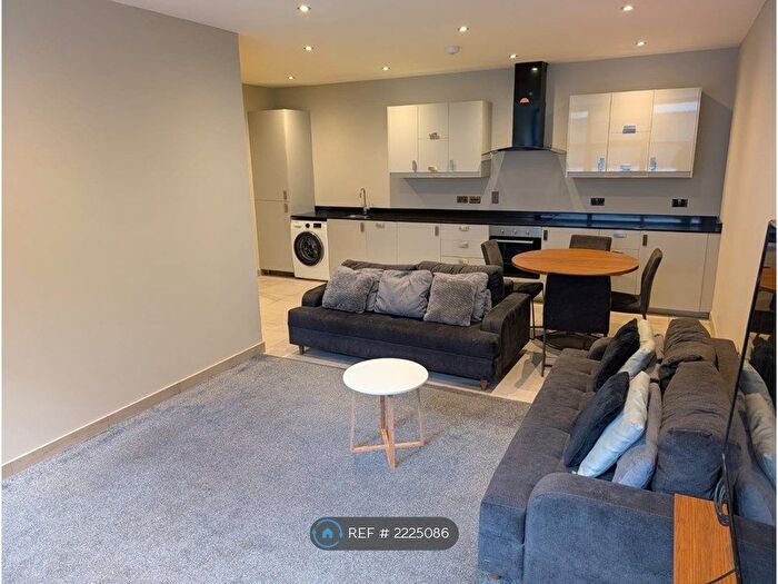 3 Bedroom Flat To Rent In Trafalgar House, Leeds, LS1