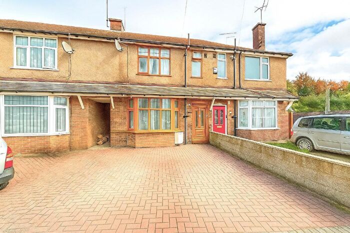 3 Bedroom Terraced House For Sale In Alder Crescent, Saints, Luton, Bedfordshire, LU3