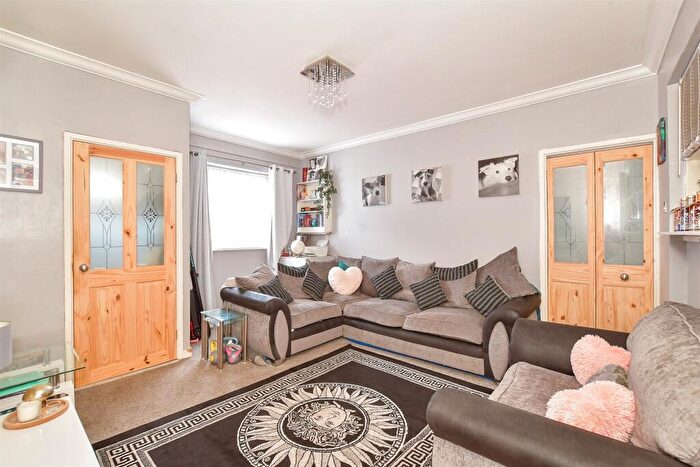 2 Bedroom Flat For Sale In Twyford Avenue, Stamshaw, Portsmouth, Hampshire, PO2