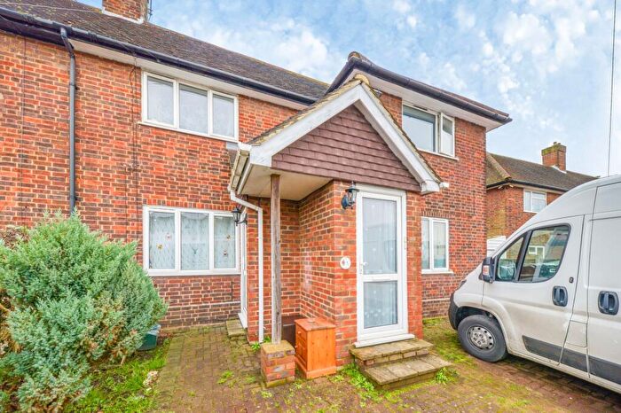 2 Bedroom House To Rent In Drakes Drive, St. Albans, AL1