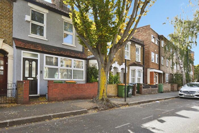 3 Bedroom House For Sale In Dundee Road, London, E13