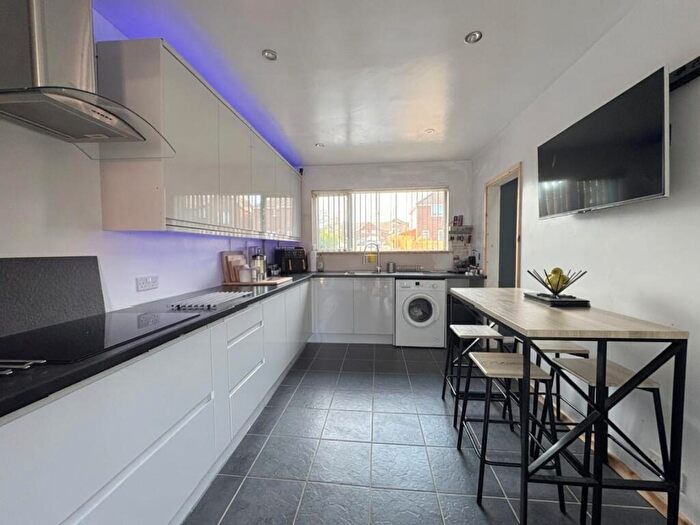 3 Bedroom Terraced House For Sale In Allenby Road, Poole, BH17 - Photo 3