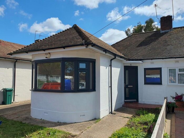 3 Bedroom Bungalow To Rent In Pavilion Way, Ruislip, HA4