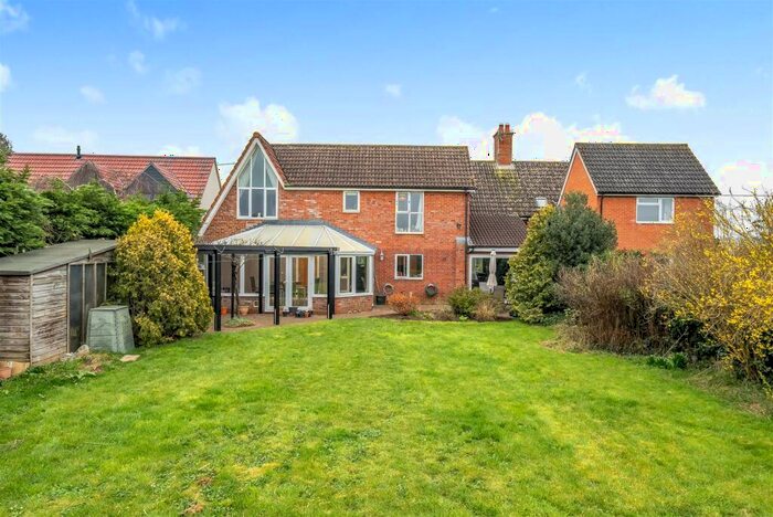 5 Bedroom Semi-Detached House For Sale In New Road, Bromham, SN15