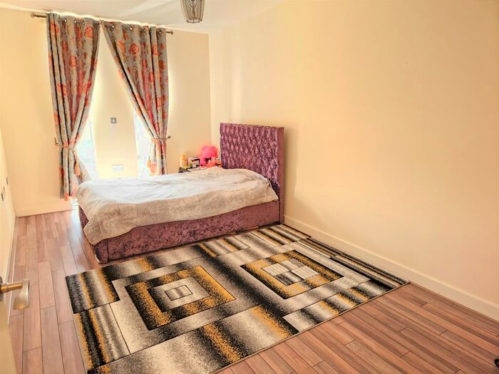 2 Bedroom Flat To Rent In Romford Road, London, London, E15