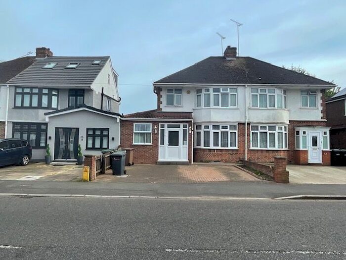 4 Bedroom Semi-Detached House To Rent In Austin Road, Luton, LU3