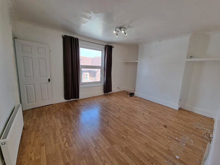 2 Bedroom Flat To Rent In Waverley Grove, Southsea, Portsmouth, Hampshire, PO4