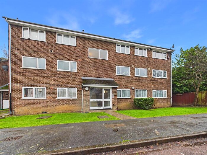 1 Bedroom Flat For Sale In Hazelmere Road, Northolt, Middlesex, UB5