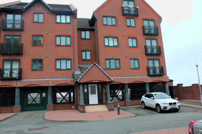 2 Bedroom Apartment To Rent In South Ferry Quay, L3