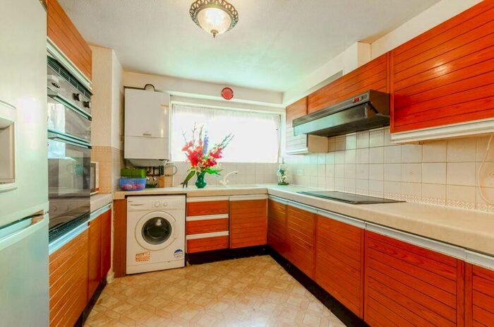 2 Bedroom Maisonette To Rent In Fothergill Close, Plaistow, London, E13