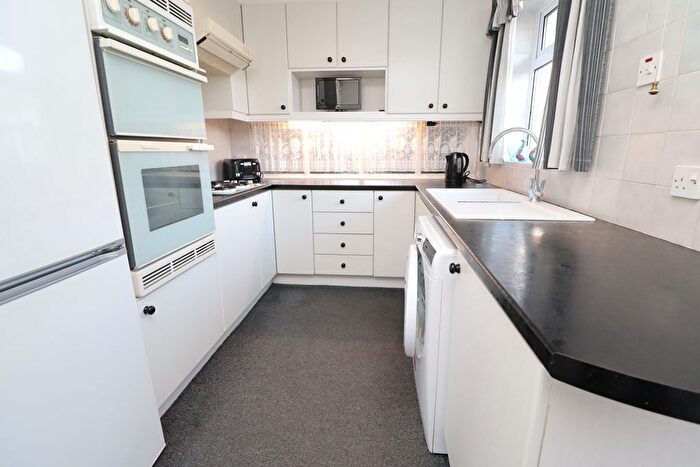 2 Bedroom Detached Bungalow For Sale In Grayson Close, Ravenfield, Rotherham, S65