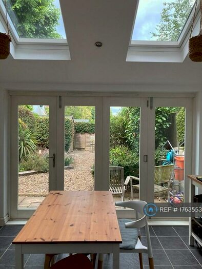 2 Bedroom Flat To Rent In Dulwich, London, SE22