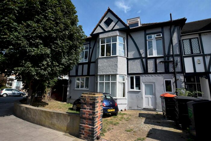 2 Bedroom Flat To Rent In Nightingale Road, London, E5