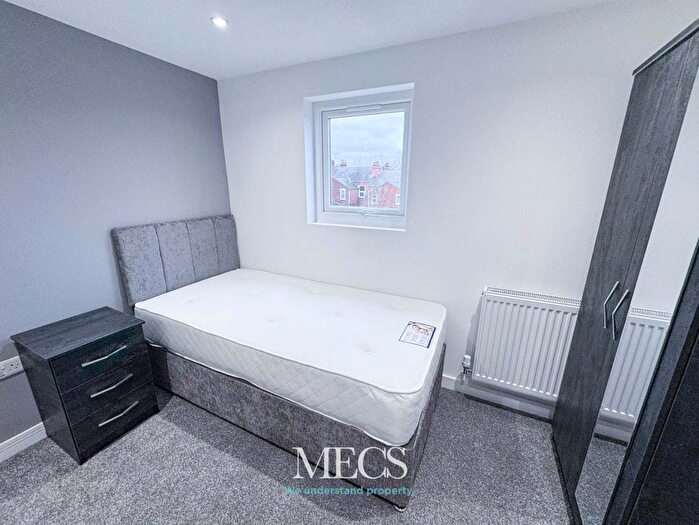 5 Bedroom Semi-Detached House To Rent In Parkhill Road, Smethwick, West Midlands, B67