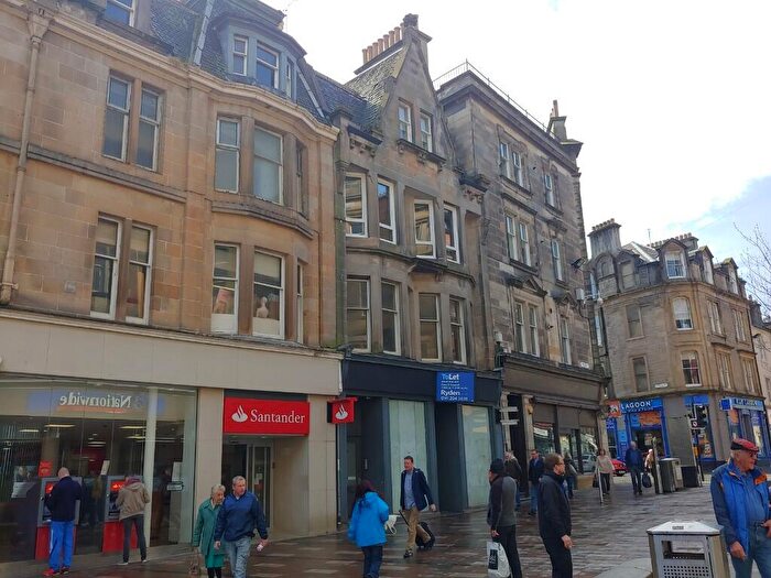 3 Bedroom Flat To Rent In Port Street, Stirling, FK8