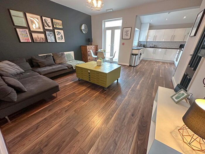 6 Bedroom Terraced House For Sale In Esher Road, L6