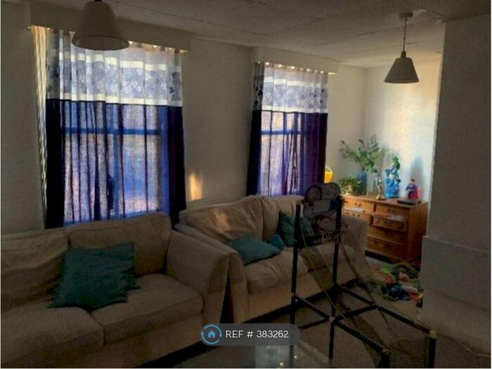3 Bedroom Flat To Rent In Tonbridge Rd, Maidstone, ME16