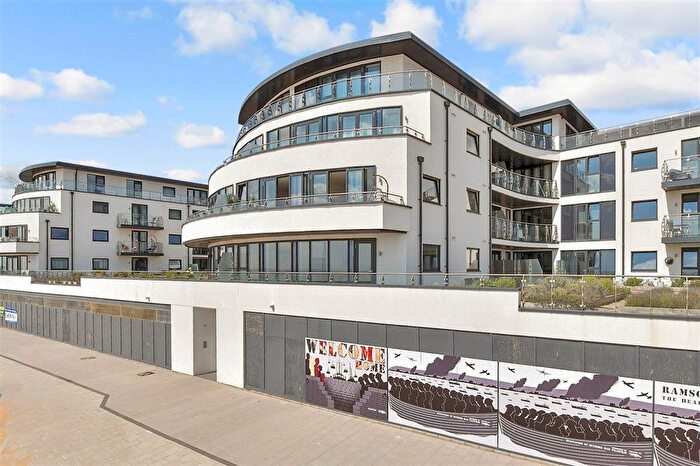 2 Bedroom Flat For Sale In Beach Drive, Ramsgate, Kent, CT11
