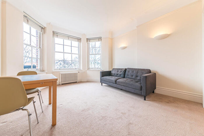 2 Bedroom Apartment To Rent In Shoot Up Hill, London, NW2