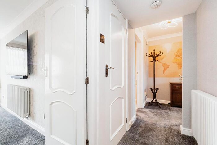 1 Bedroom Flat For Sale In Ongar Way, Rainham, RM13
