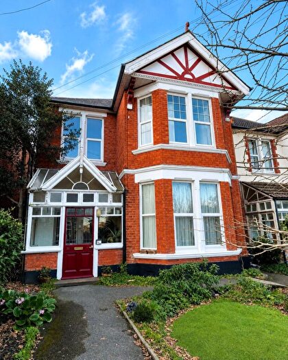 5 Bedroom Apartment For Sale In Southbourne Road, Southbourne, Bournemouth, Dorset, BH6