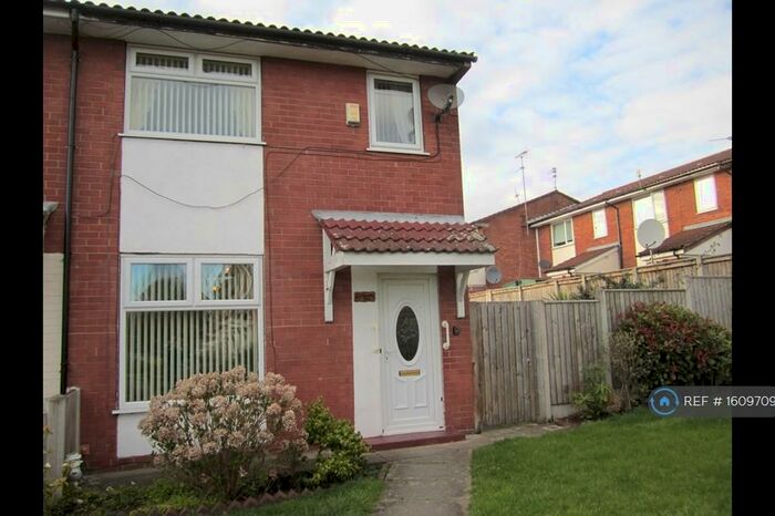 3 Bedroom End Of Terrace House To Rent In Nuneaton Drive, Manchester, M40